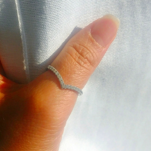 Moissanite chevron band 2mm sz 7.5 ring - Picture 3 of 8